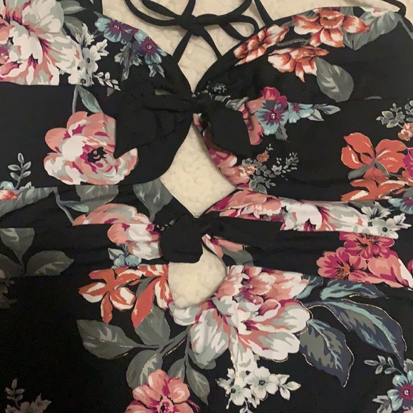 A one-piece bathing suit with a keyhole back and two little peek-a-boo holes - Picture 4 of 4